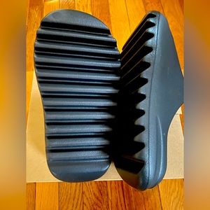 NTW Onyx Yeezy Slides and Orginal Box